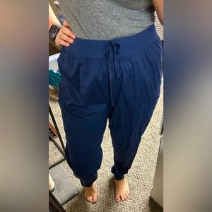 Uniform advantage butter soft navy jogger style scrub pants